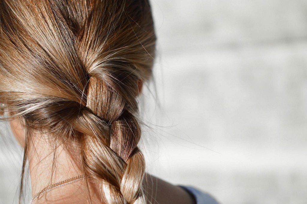 Hair hacks to stop your summer holiday ruining your locks - beautyhair.co.uk